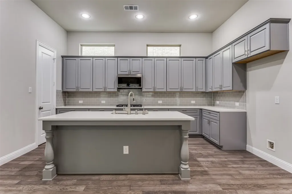 17620 Bottlebrush Drive Dallas TX 75252