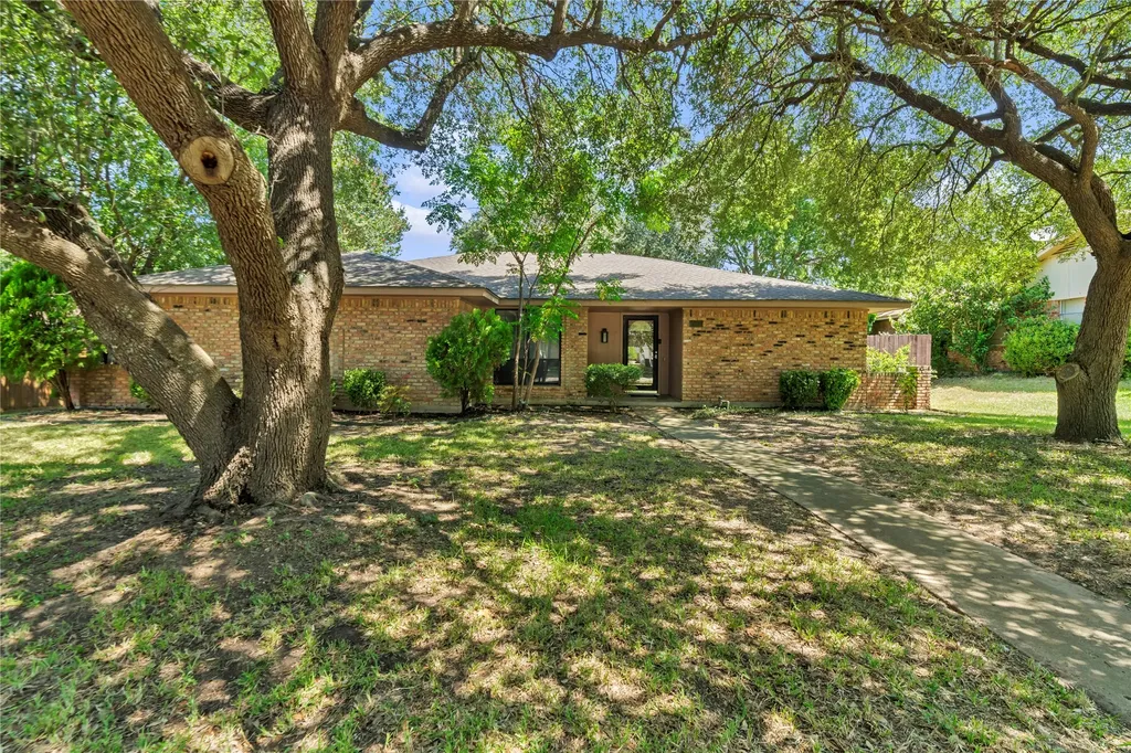 801 Waynelee Drive Lancaster TX 75146