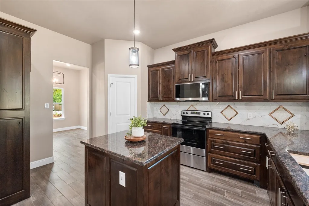 860 Fuller Avenue Cleburne TX 76031