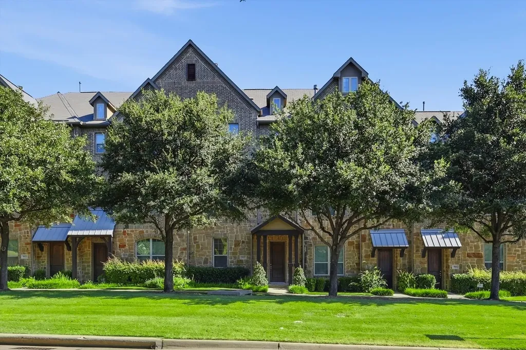 511 W Royal Lane Irving TX 75039