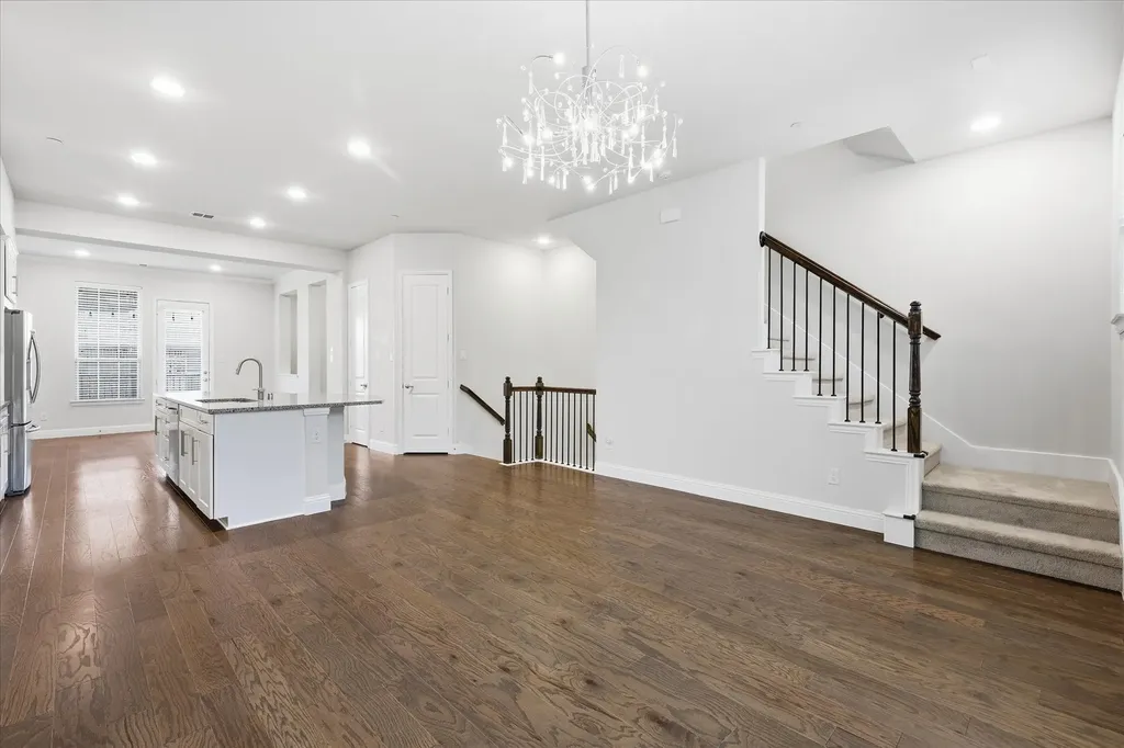 511 W Royal Lane Irving TX 75039