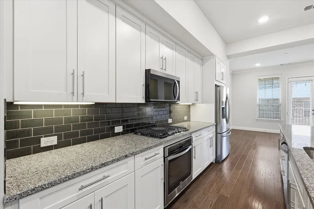 511 W Royal Lane Irving TX 75039