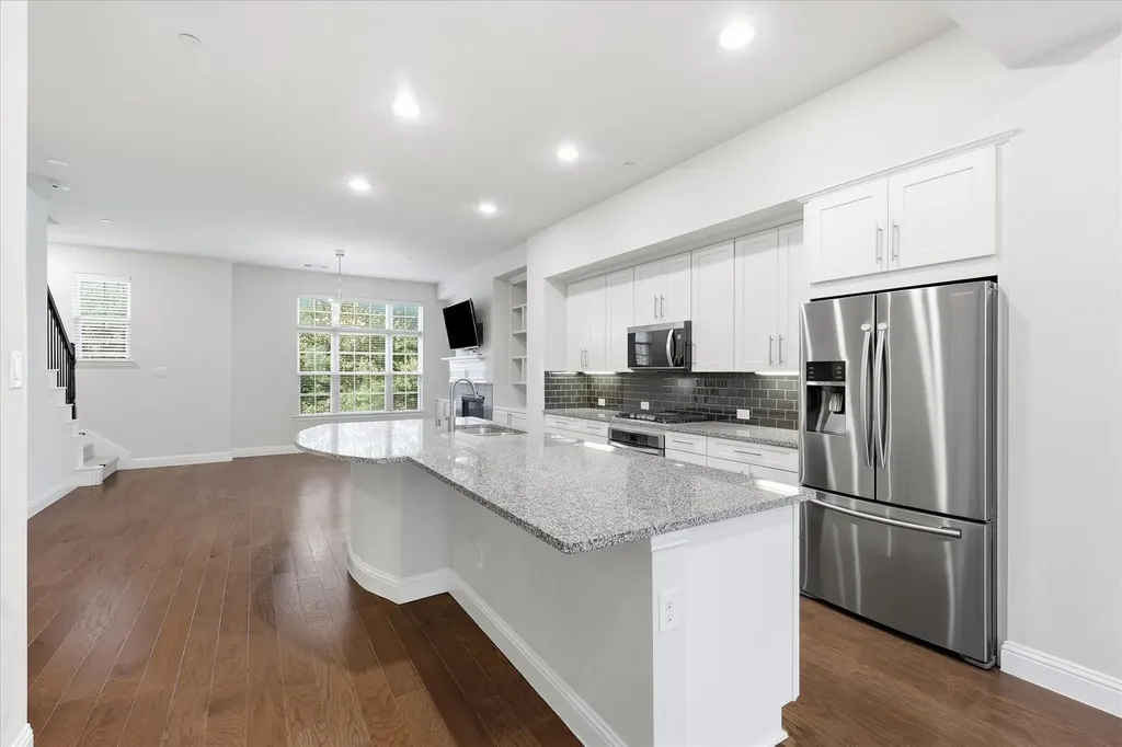 511 W Royal Lane Irving TX 75039