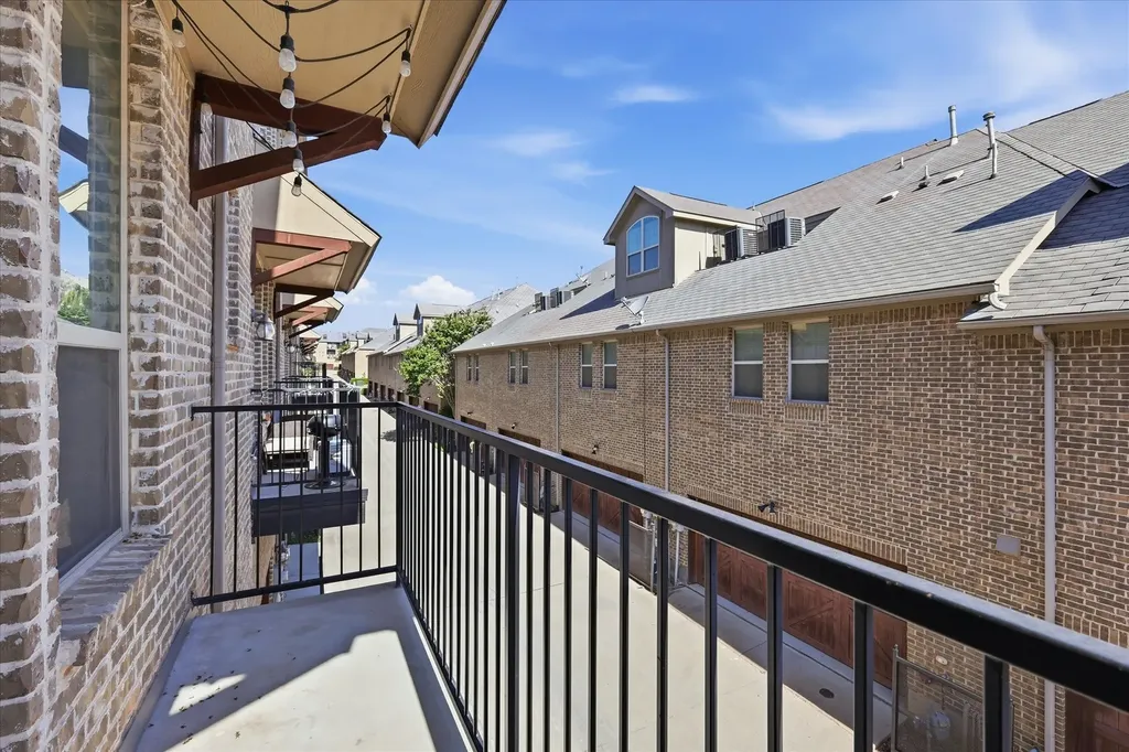 511 W Royal Lane Irving TX 75039