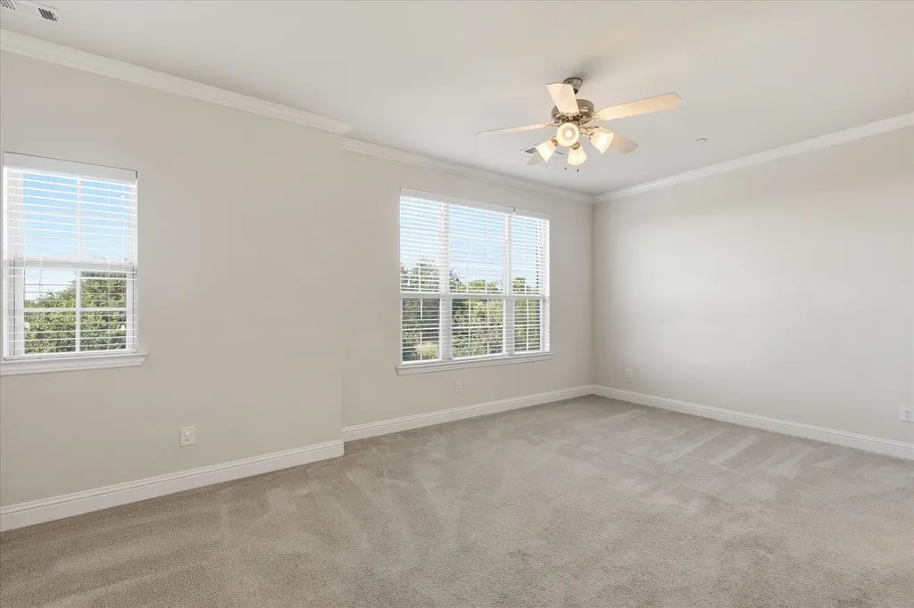 511 W Royal Lane Irving TX 75039