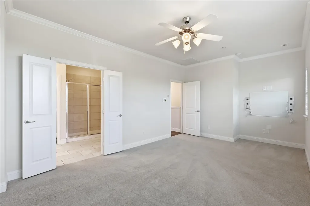 511 W Royal Lane Irving TX 75039