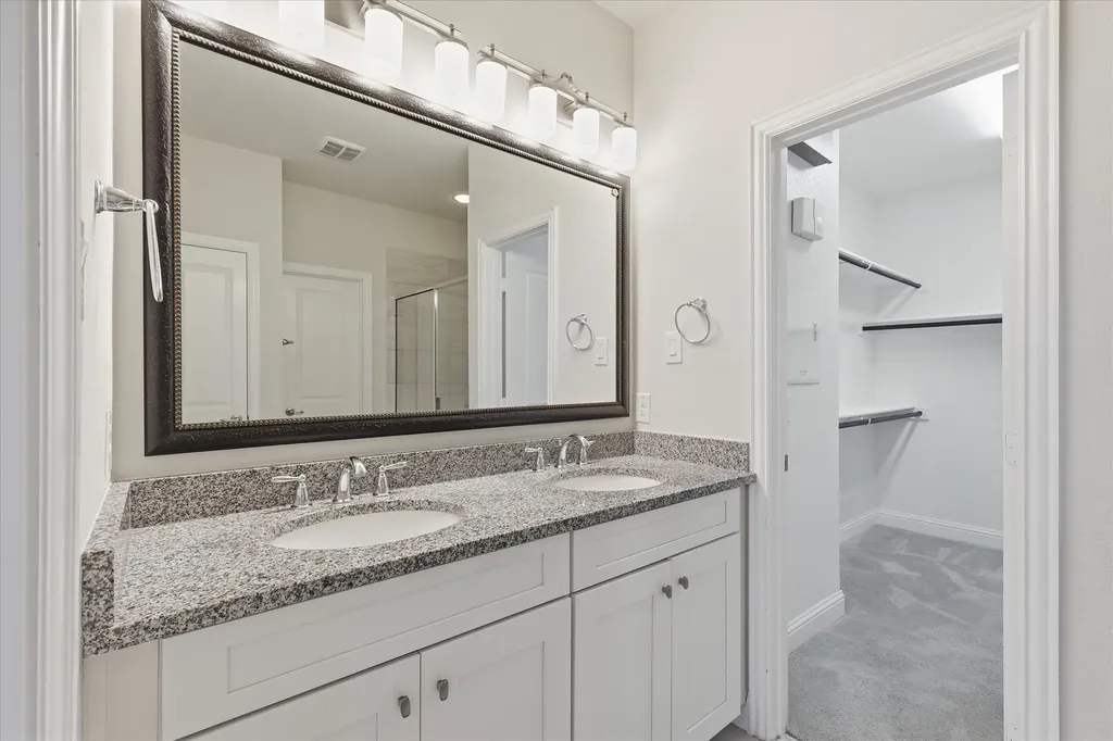 511 W Royal Lane Irving TX 75039