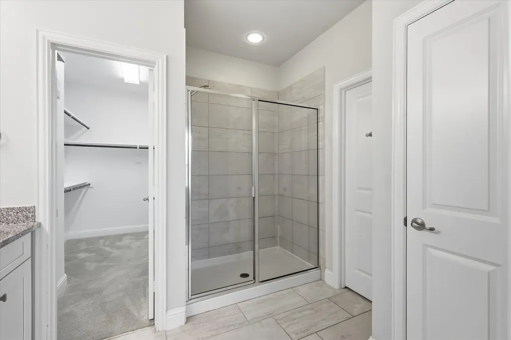 511 W Royal Lane Irving TX 75039