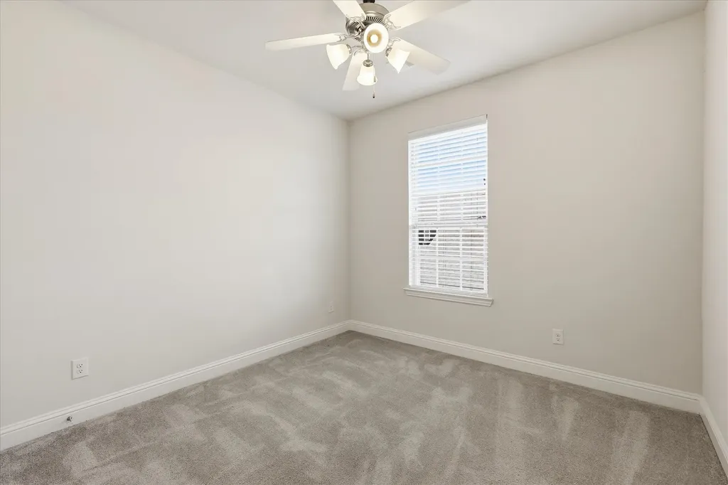 511 W Royal Lane Irving TX 75039