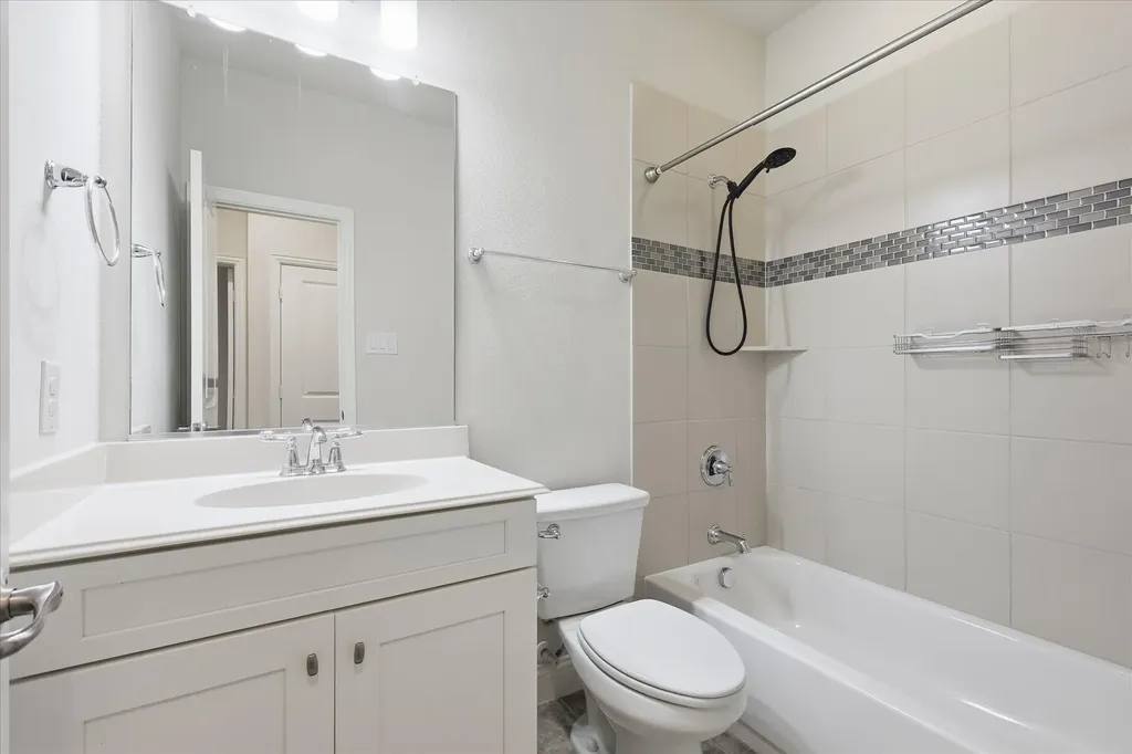 511 W Royal Lane Irving TX 75039