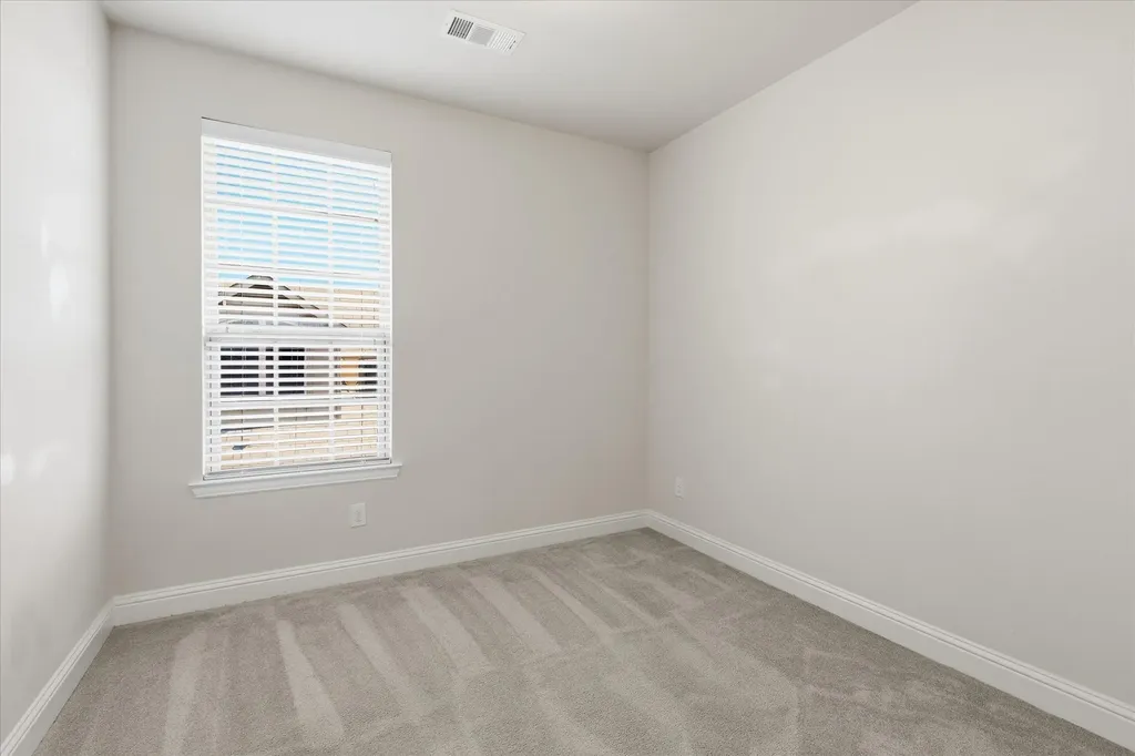 511 W Royal Lane Irving TX 75039