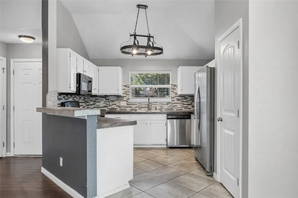2217 Rockbluff Drive Rowlett TX 75088