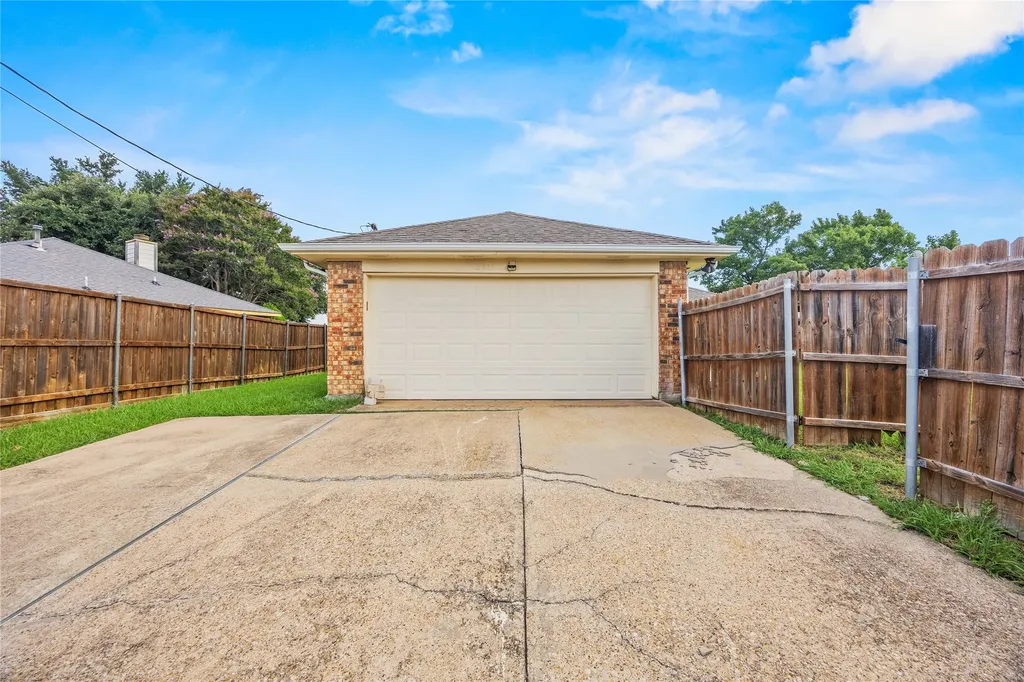 2217 Rockbluff Drive Rowlett TX 75088