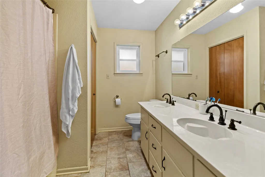 8 Circle Drive Teague TX 75860