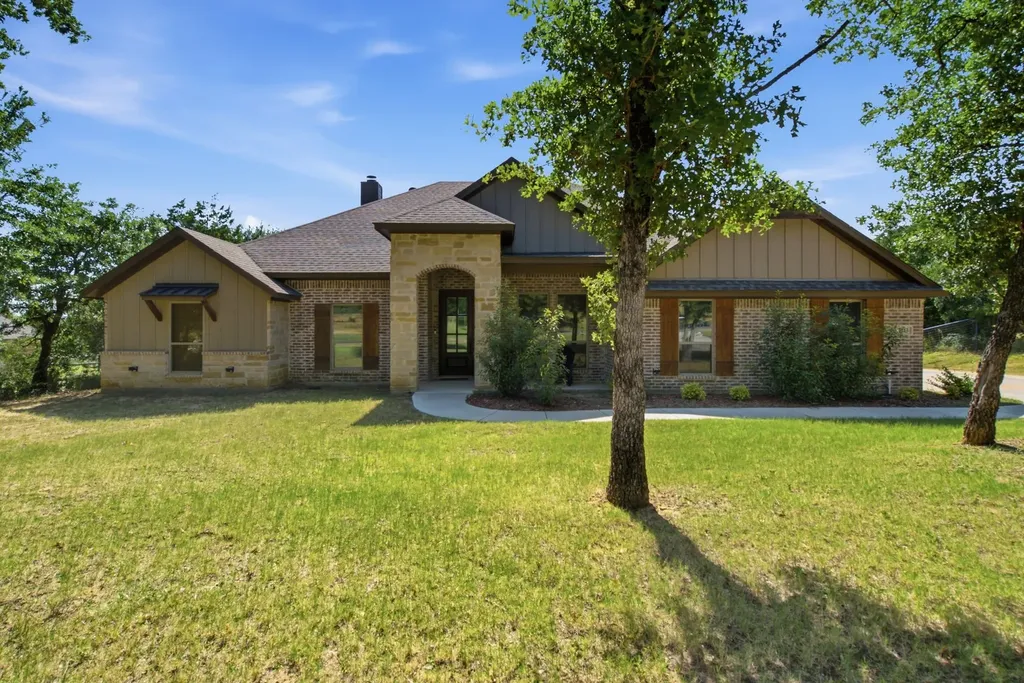 1013 Churchill Lane Millsap TX 76066