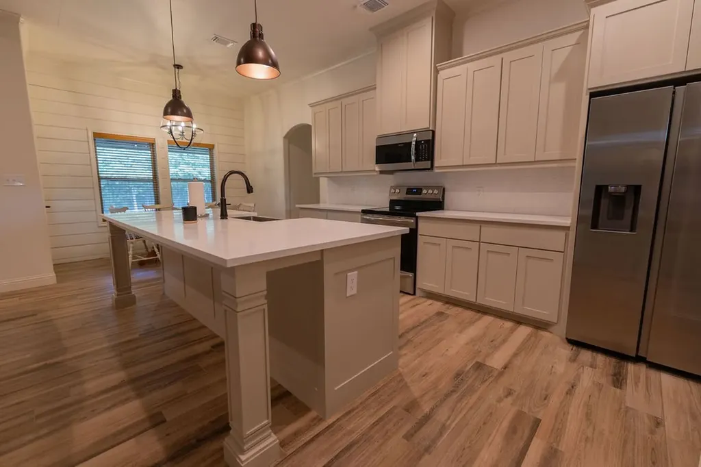 1013 Churchill Lane Millsap TX 76066