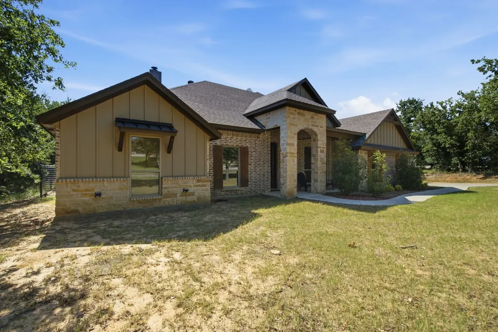 1013 Churchill Lane Millsap TX 76066