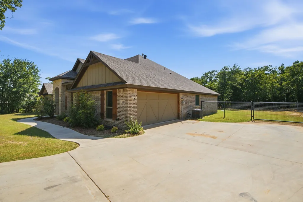1013 Churchill Lane Millsap TX 76066