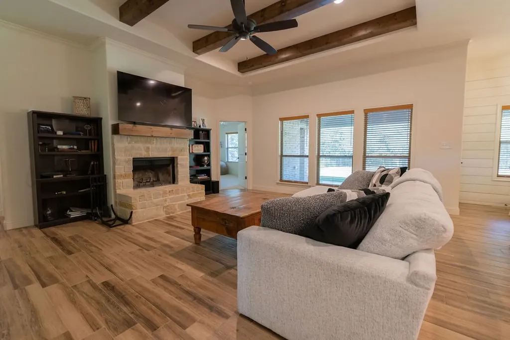 1013 Churchill Lane Millsap TX 76066