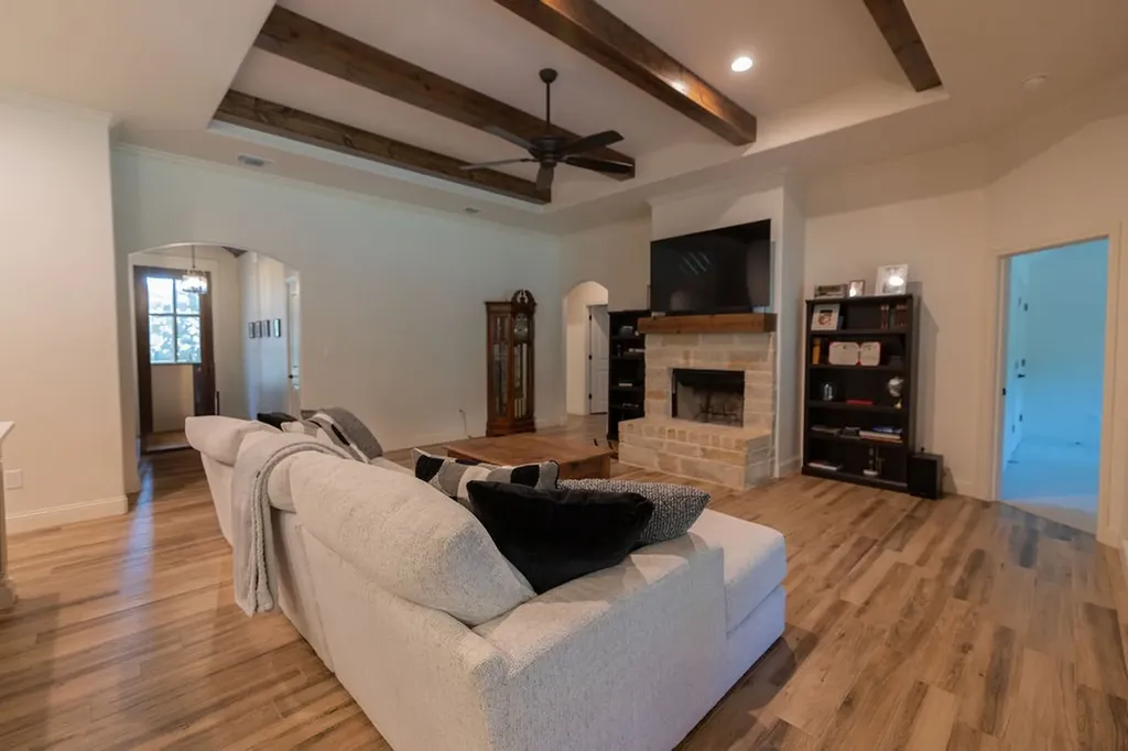 1013 Churchill Lane Millsap TX 76066