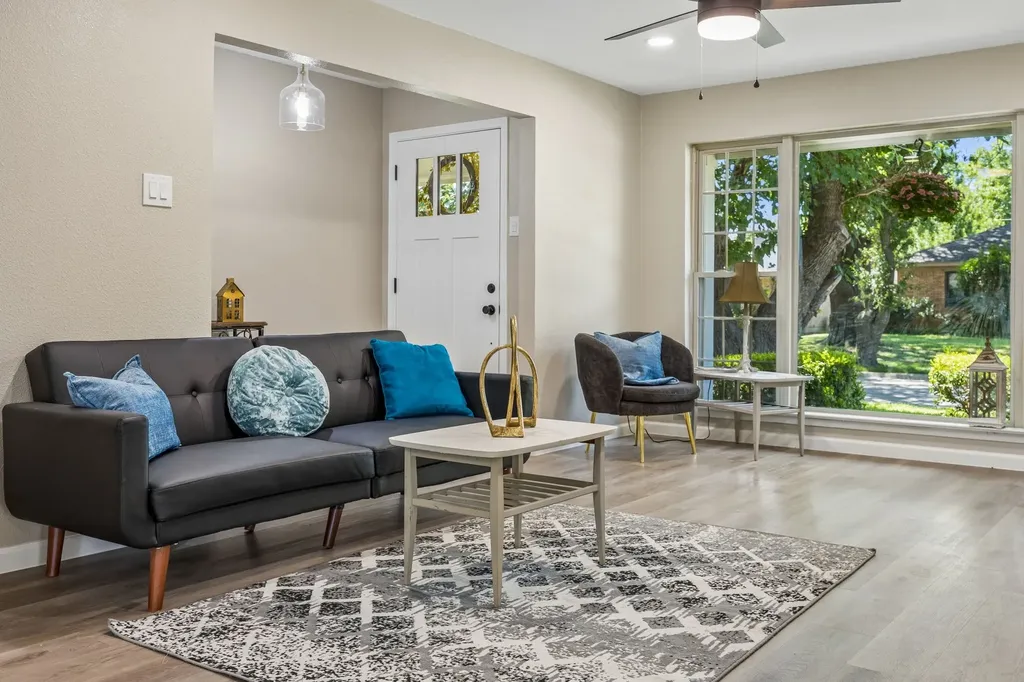 1725 Bardfield Avenue Garland TX 75041