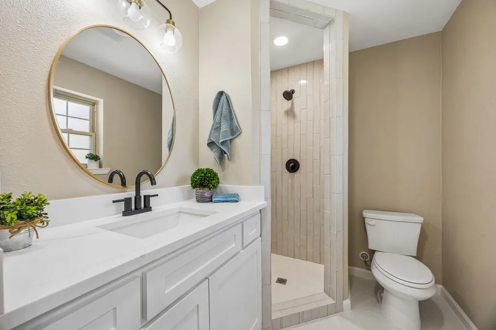 1725 Bardfield Avenue Garland TX 75041