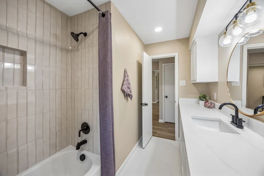 1725 Bardfield Avenue Garland TX 75041