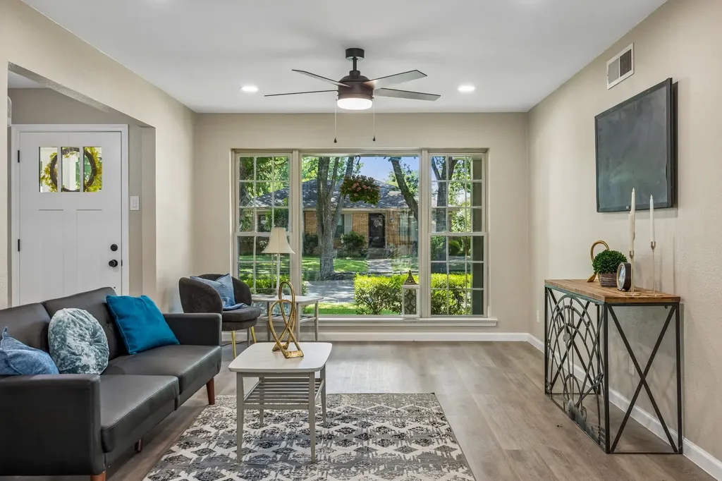 1725 Bardfield Avenue Garland TX 75041