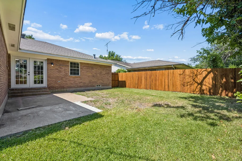 1725 Bardfield Avenue Garland TX 75041