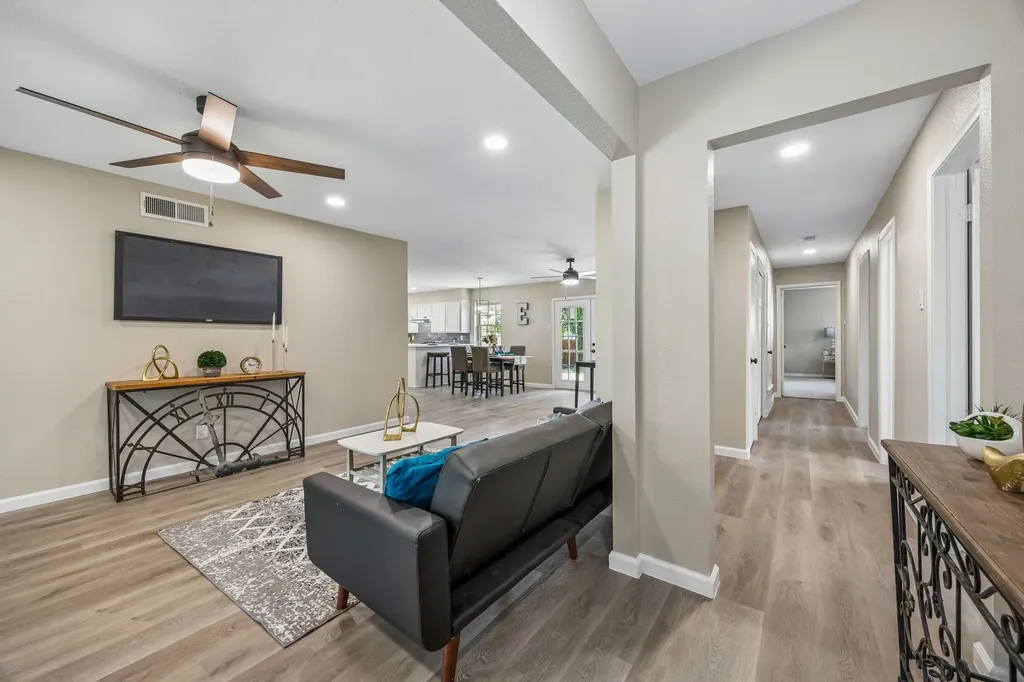 1725 Bardfield Avenue Garland TX 75041