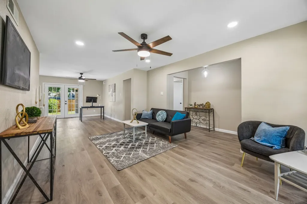 1725 Bardfield Avenue Garland TX 75041