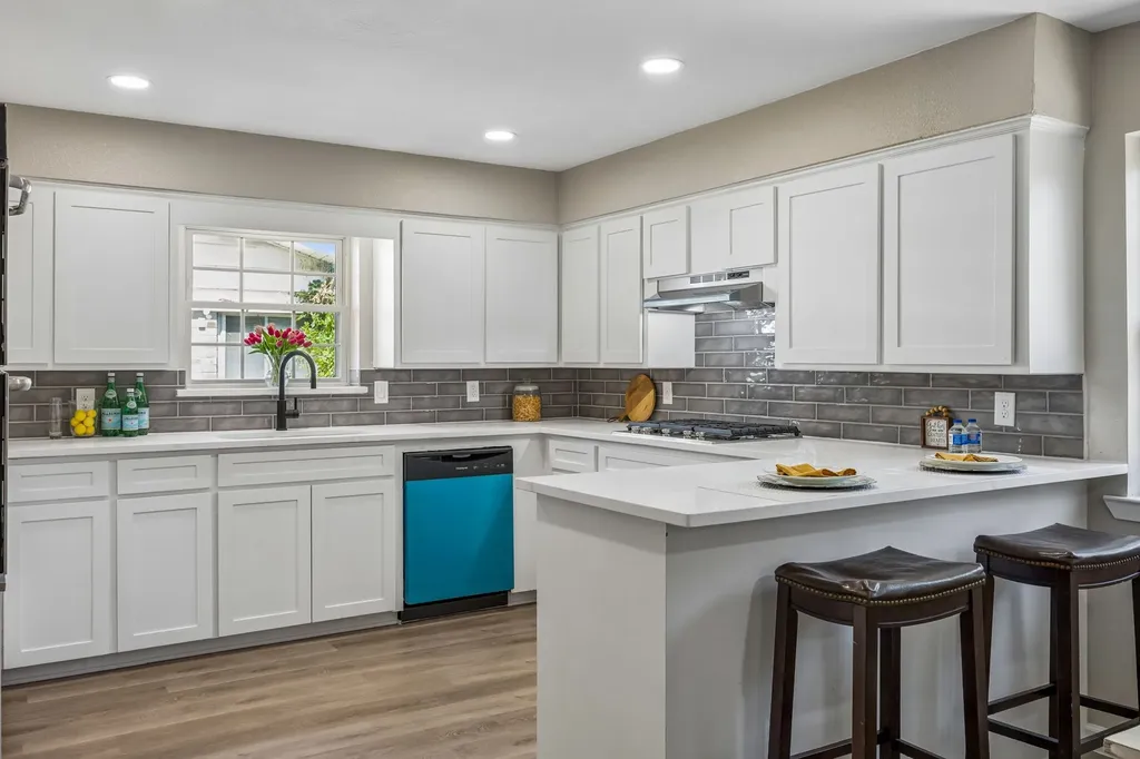 1725 Bardfield Avenue Garland TX 75041