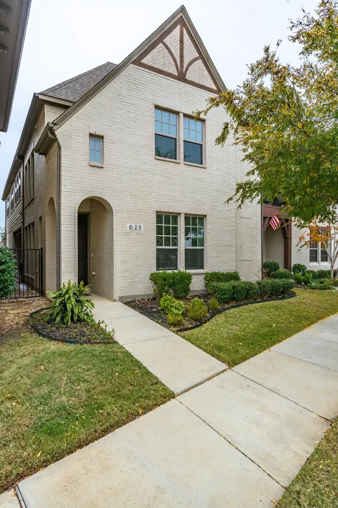 625 Surrey Flower Mound TX 75022