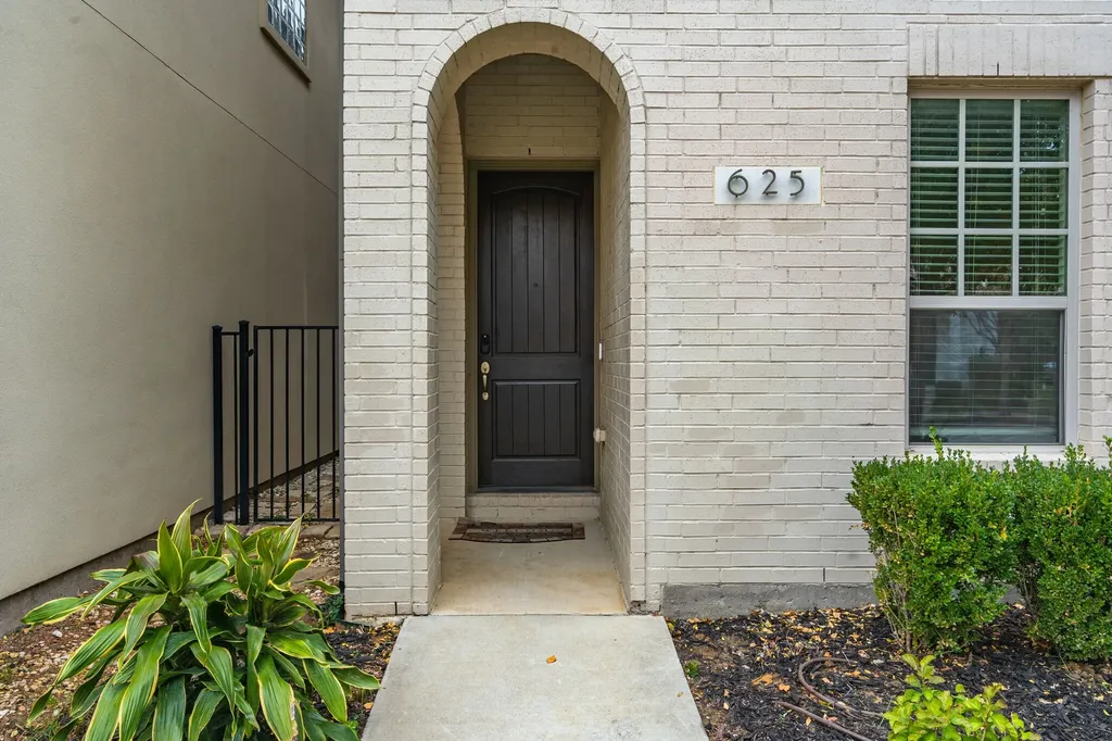 625 Surrey Flower Mound TX 75022