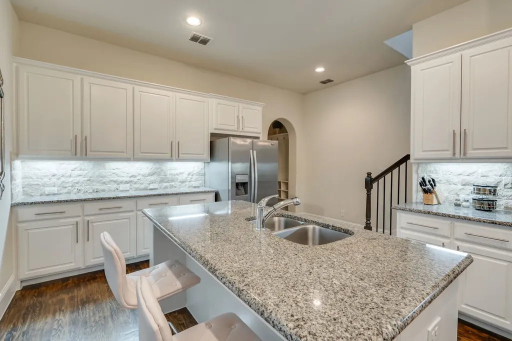 625 Surrey Flower Mound TX 75022