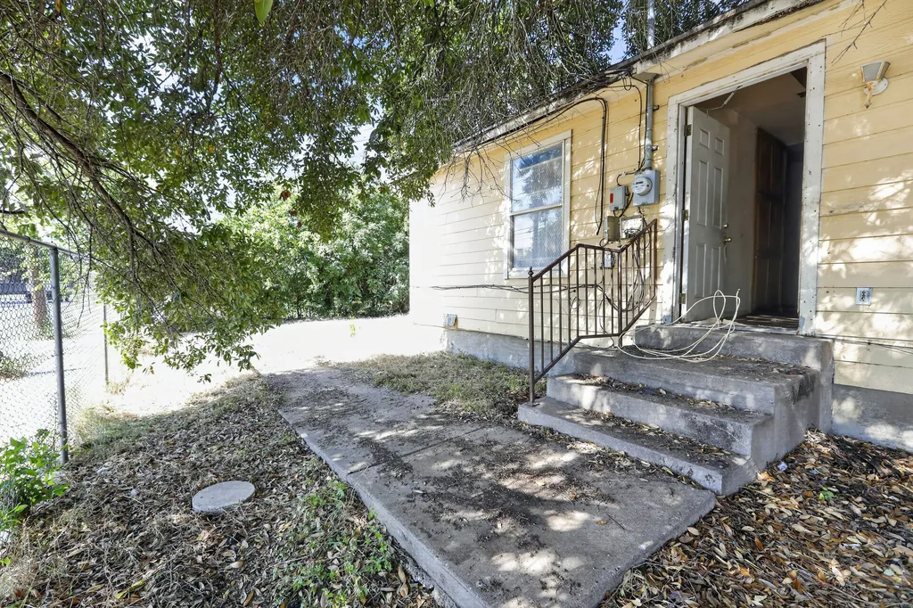 940 E Tucker Street Fort Worth TX 76104