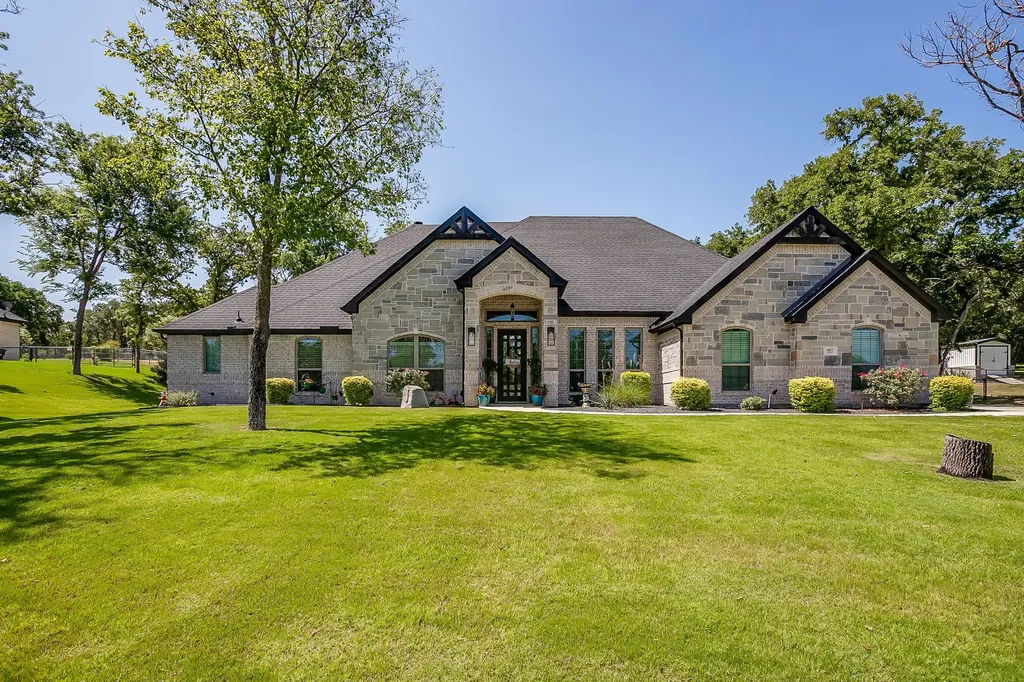 1011 Glenoaks Drive Weatherford TX 76088