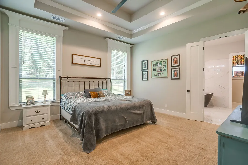 1011 Glenoaks Drive Weatherford TX 76088