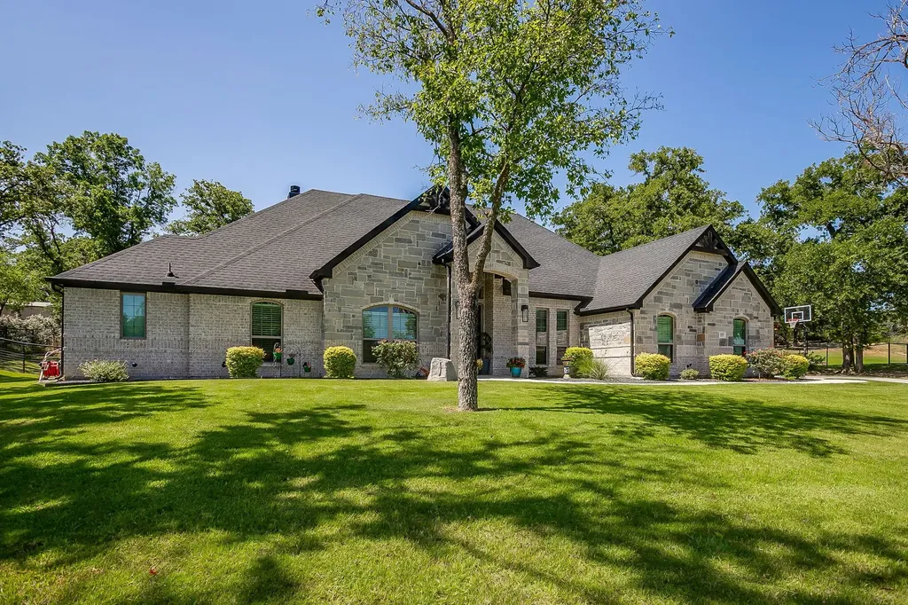 1011 Glenoaks Drive Weatherford TX 76088