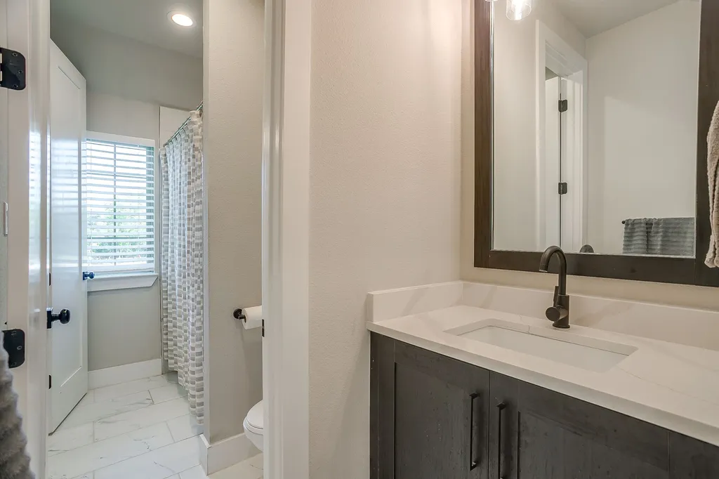 1011 Glenoaks Drive Weatherford TX 76088