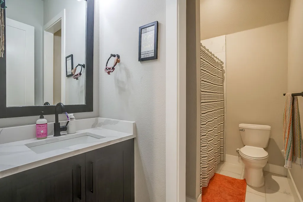 1011 Glenoaks Drive Weatherford TX 76088