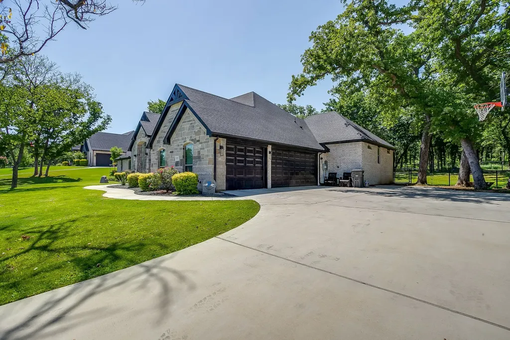 1011 Glenoaks Drive Weatherford TX 76088