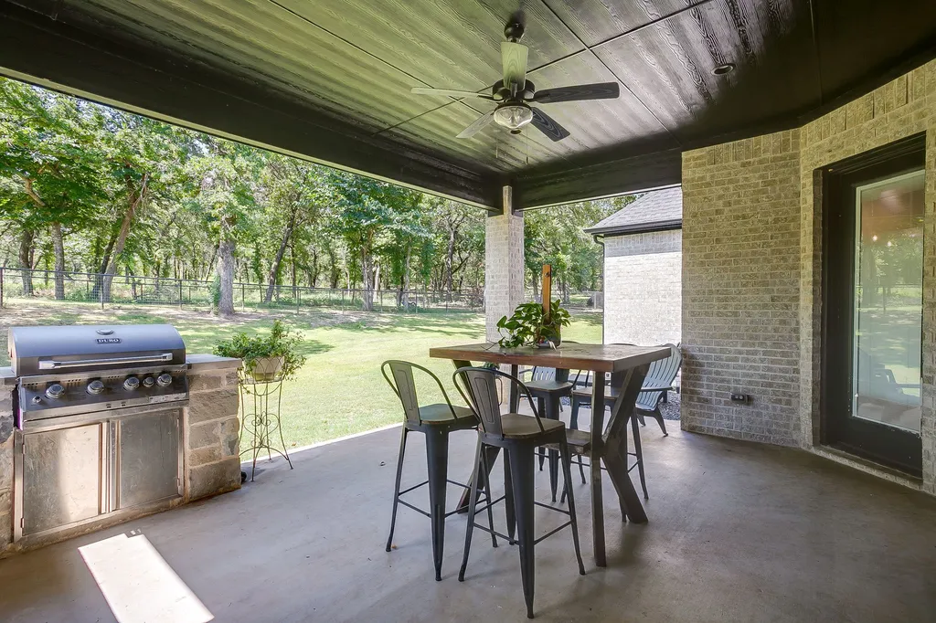 1011 Glenoaks Drive Weatherford TX 76088