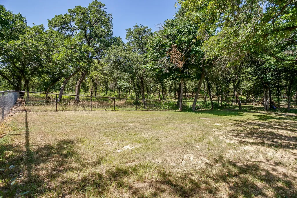1011 Glenoaks Drive Weatherford TX 76088