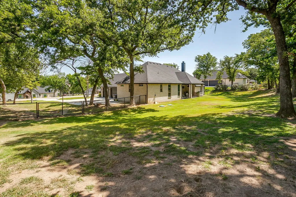 1011 Glenoaks Drive Weatherford TX 76088