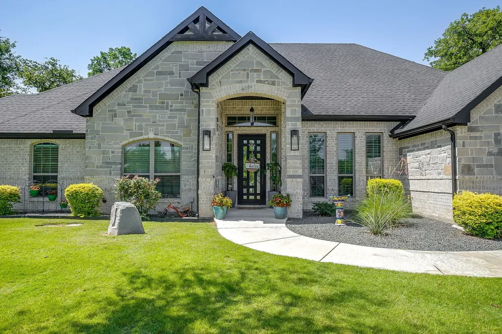 1011 Glenoaks Drive Weatherford TX 76088