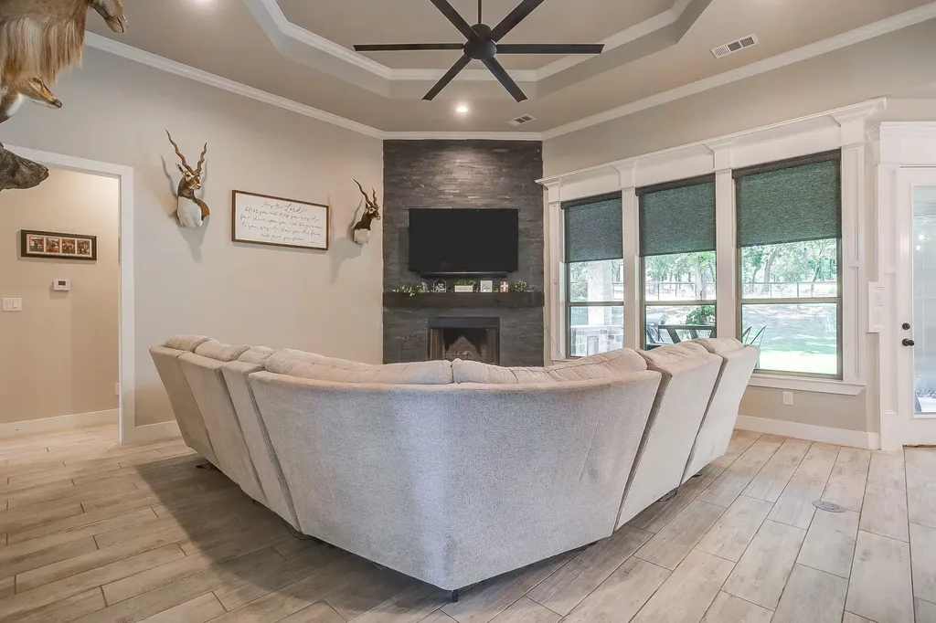 1011 Glenoaks Drive Weatherford TX 76088