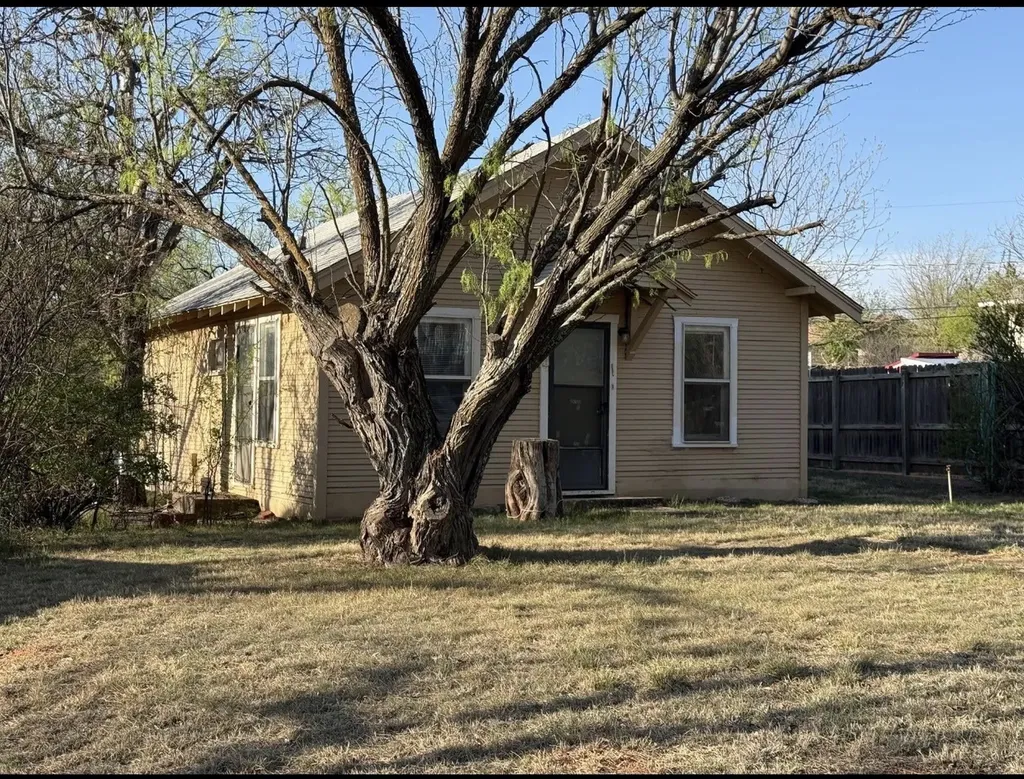 718 E Oliver Street Stamford TX 79553