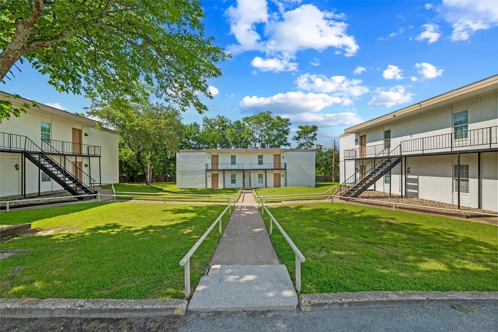 312 W Rentz Street W Weatherford TX 76086