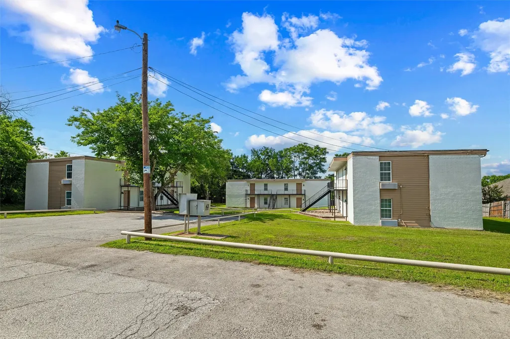 312 W Rentz Street W Weatherford TX 76086